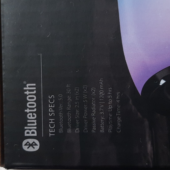 Brookstone LED dynamic wireless speaker - Picture 9 of 10